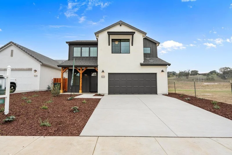 425 Maria Drive, Hollister, CA 95023
