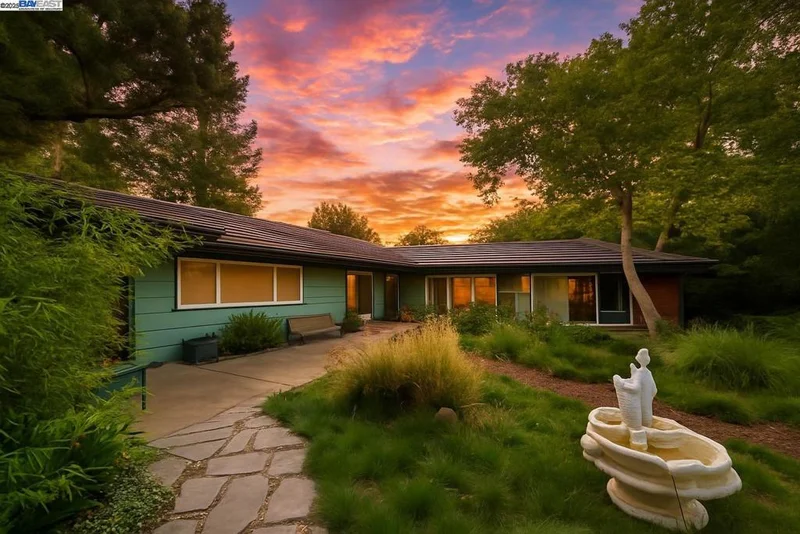 811 Navaronne Way