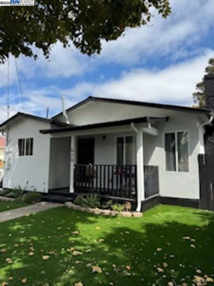 620 El Paseo Dr., Oakland, CA 94603-3535