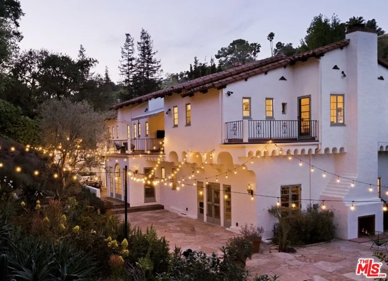 5432 Red Oak Drive, Los Angeles, CA 90068