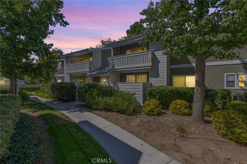 27643 Susan Beth Way G, Saugus, CA 91350