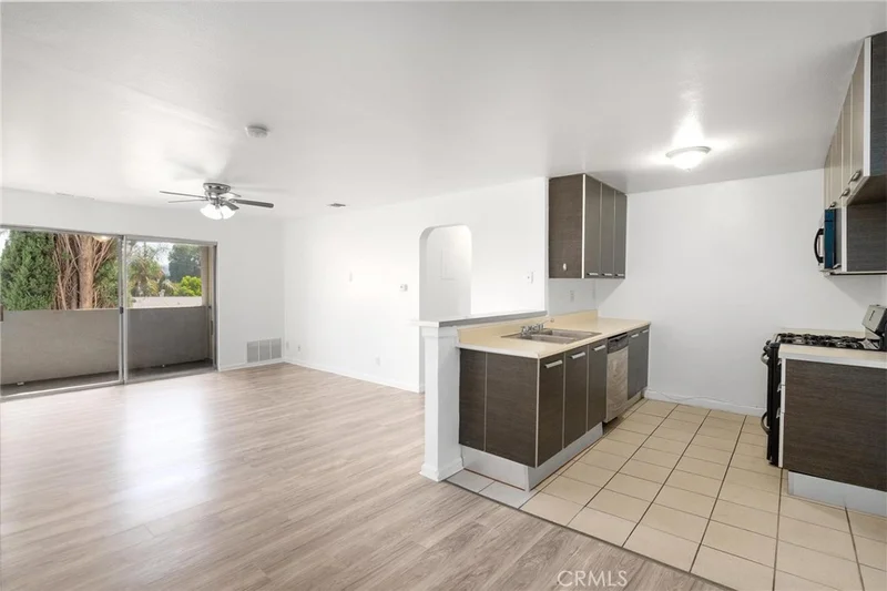 7254 Vassar Ave 308 photo 2
