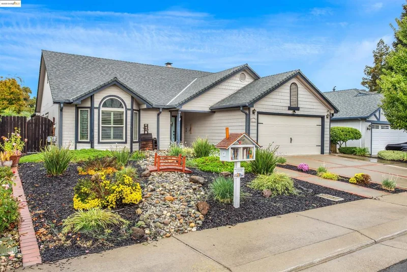 2633 Bayberry Dr, Lodi, CA 95242