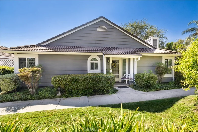 450 Jeremiah D, Simi Valley, CA 93065