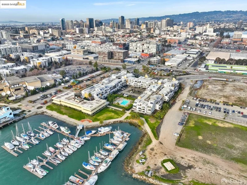 1 Embarcadero 161, Oakland, CA 94607