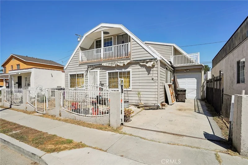 1211 E Leigh Court photo 2