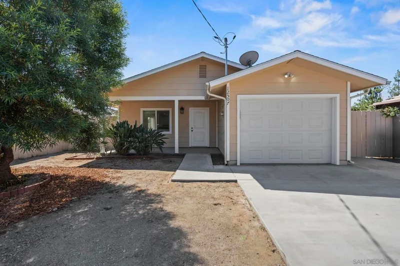 12507 Castle Court Dr, Lakeside, CA 92040
