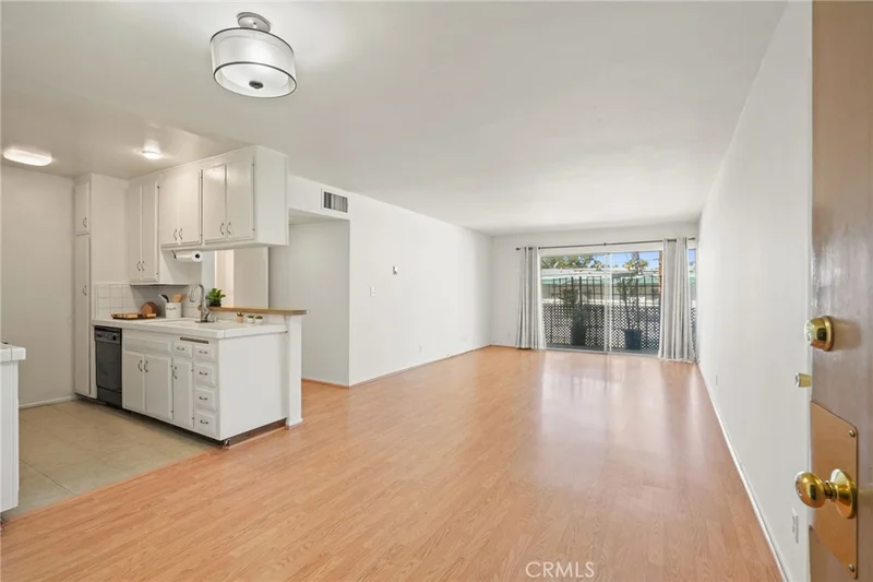 10240 Camarillo Street 204, Toluca Lake, CA 91602