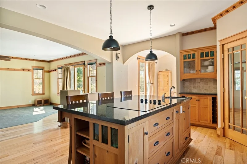 85 Park Drive, Running Springs, CA 92382