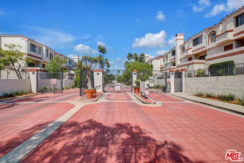 2971 Plaza Del Amo 246, Torrance, CA 90503