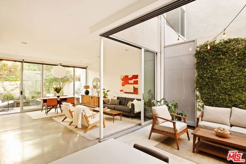 4270 Perlita Avenue, Los Angeles, CA 90039