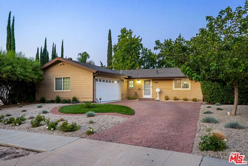 6236 Kenwater Avenue, Woodland Hills, CA 91367
