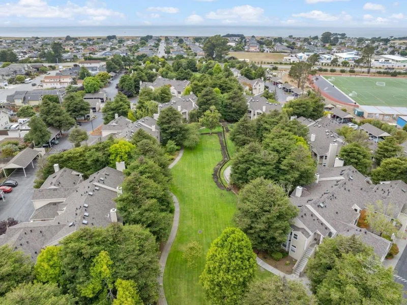 52 Amesport, Half Moon Bay, CA 94019
