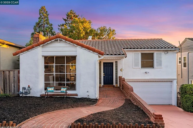4663 Harbord Dr, Oakland, CA 94618