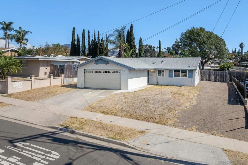 9135 Orville St, Spring Valley, CA 91977