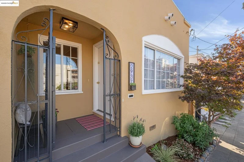 2937 Bona, Oakland, CA 94601-2709