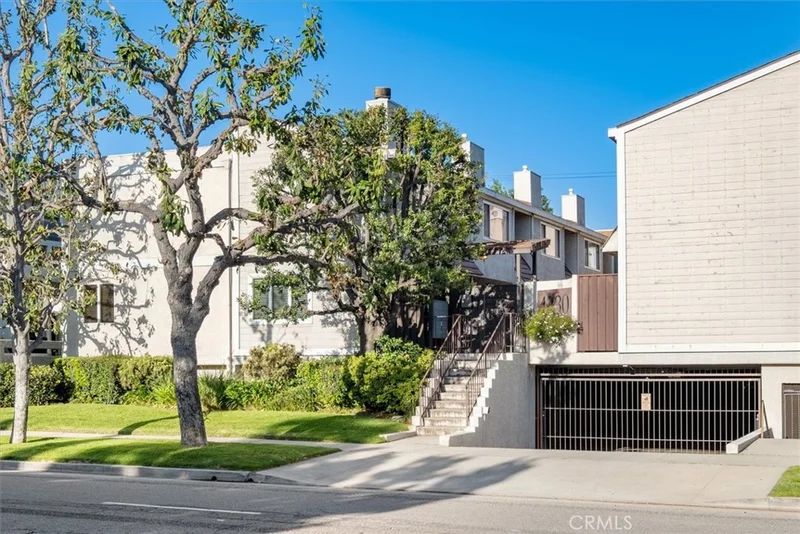 4230 Whitsett Avenue 10, Studio City, CA 91604