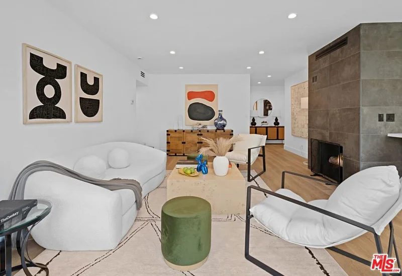1010 N Kings Road 218, West Hollywood, CA 90069
