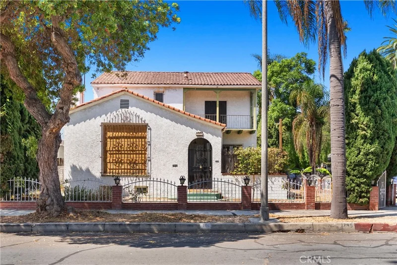 795 Gladys Avenue, Long Beach, CA 90804