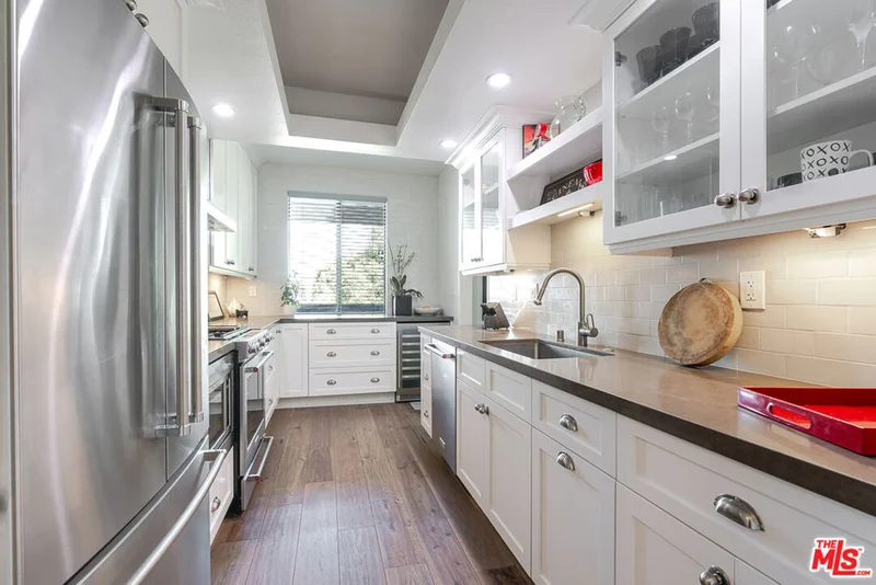 11322 Camarillo Street 201, Toluca Lake, CA 91602