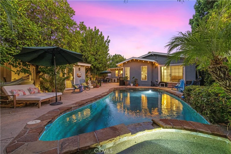 18933 Friar Street, Tarzana, CA 91335