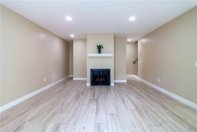 9047 Langdon Avenue 22, North Hills, CA 91343