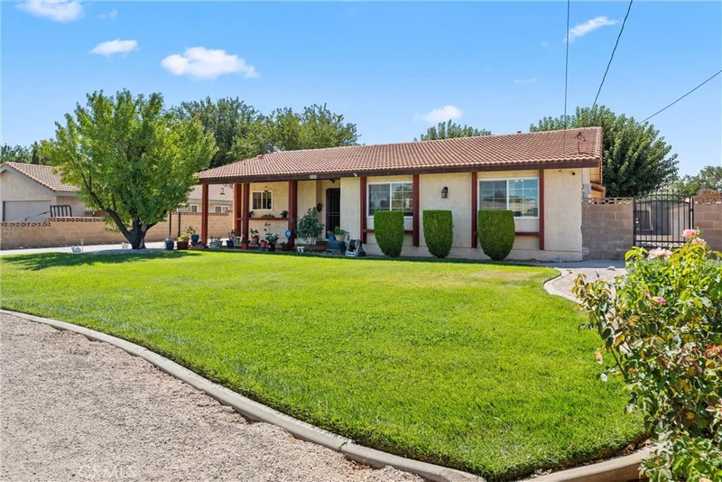 4540 W Avenue K-10, Lancaster, CA 93536