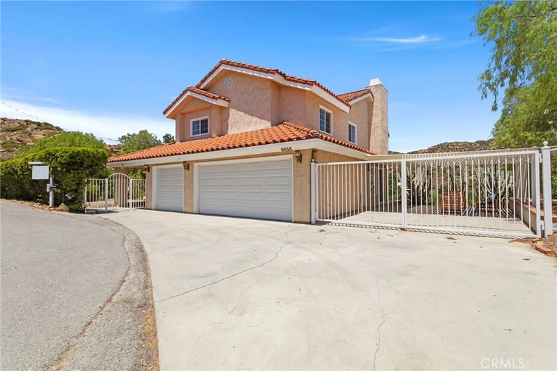 8838 Chatlake Drive, West Hills, CA 91304