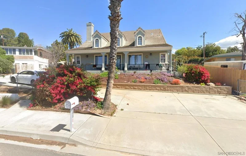 880 La Terraza Blvd, Escondido, CA 92025
