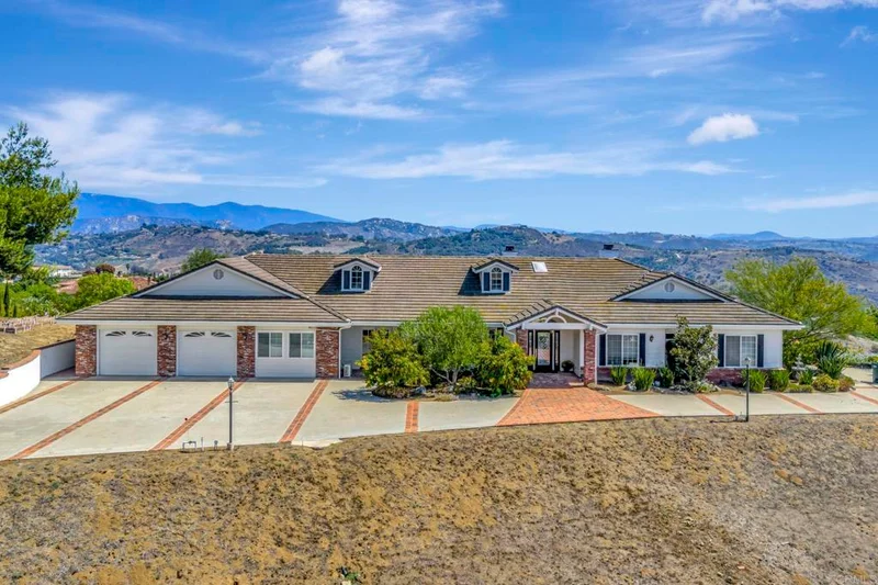 2975 Dos Lomas, Fallbrook, CA 92028