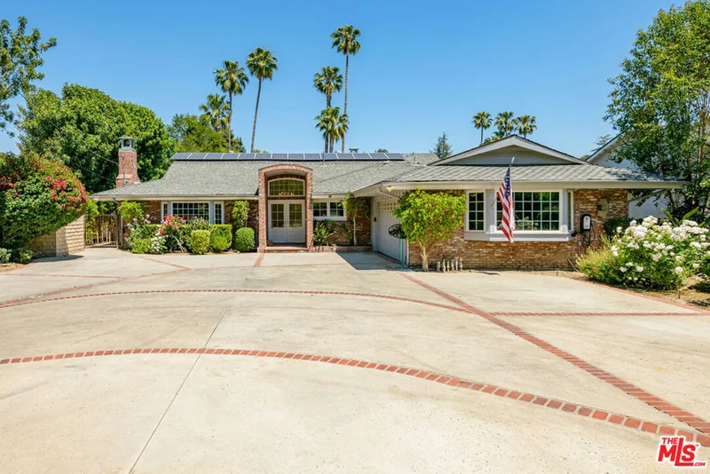 8760 White Oak, Sherwood Forest, CA 91325