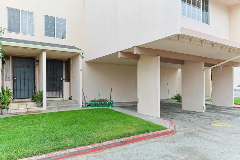 914 Acosta Plaza 91, Salinas, CA 93905