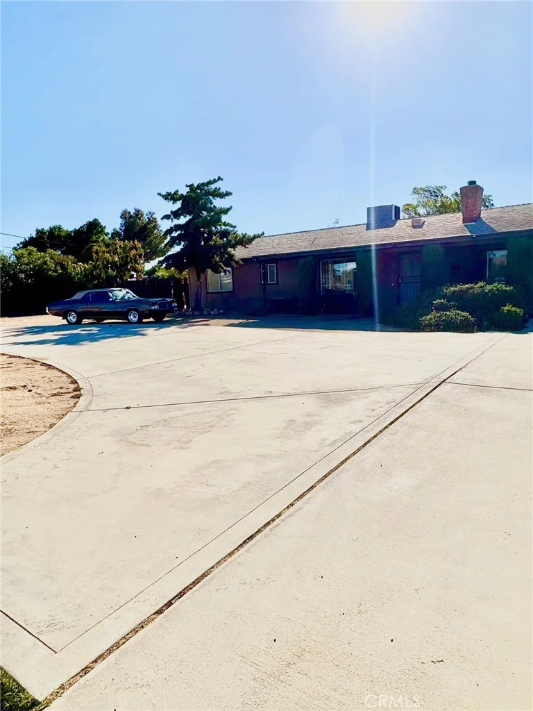 11516 Oakwood Avenue, Hesperia, CA 92345