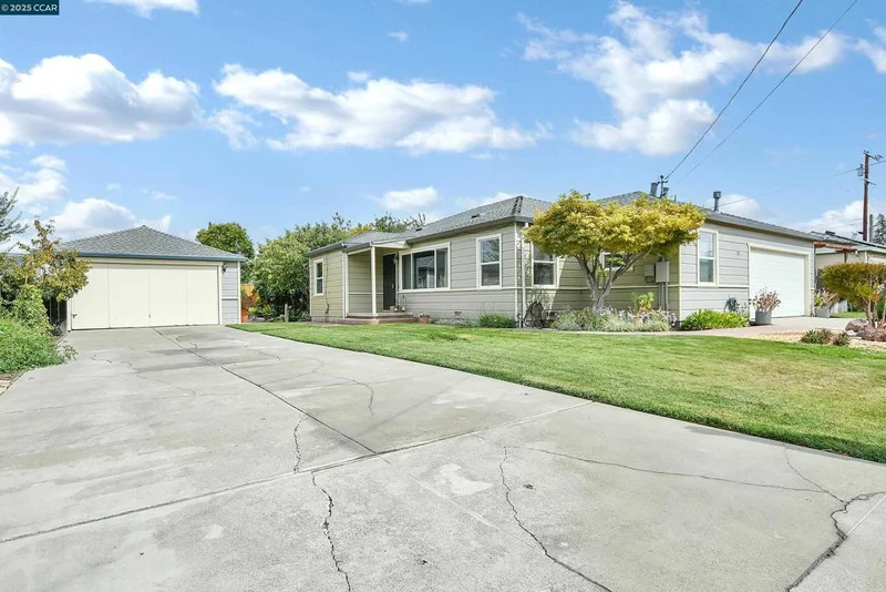 1860 Granada Dr, Concord, CA 94519