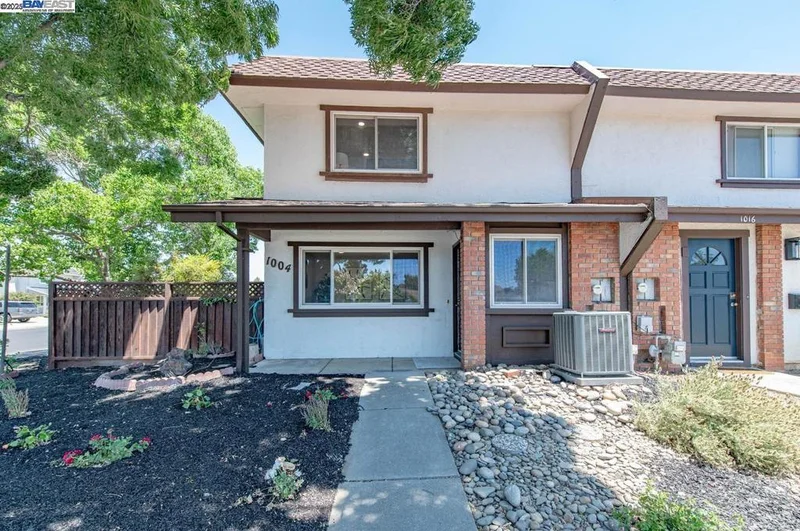 1004 Vienna St, Livermore, CA 94550