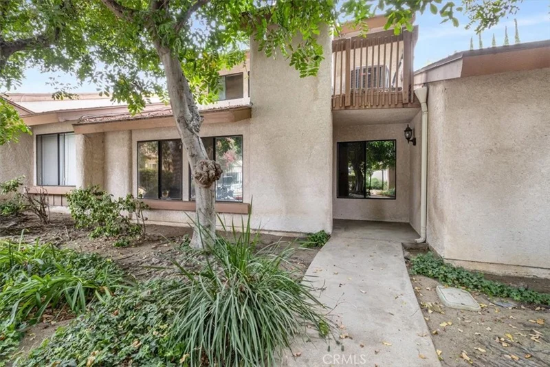 8540 De Soto Avenue 49, Canoga Park, CA 91304