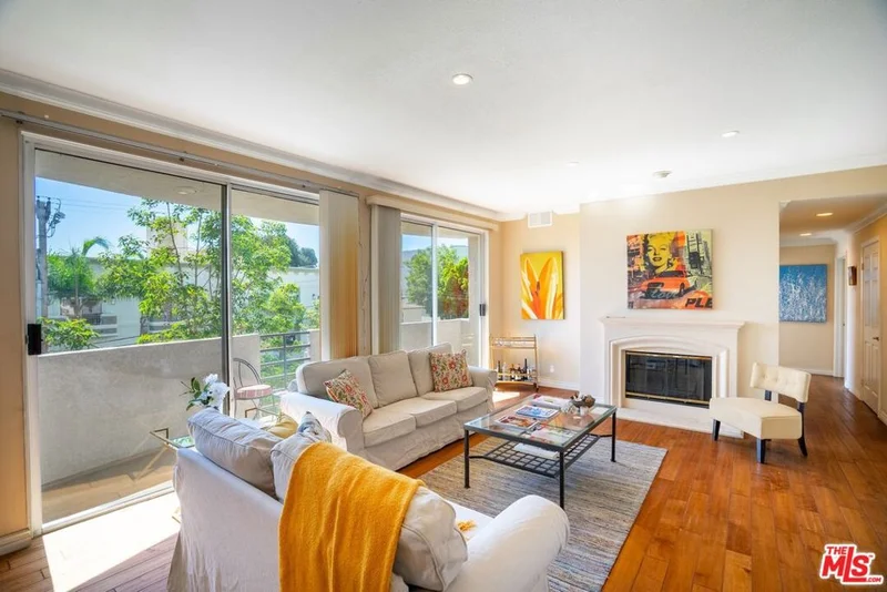 11535 Rochester Avenue 202, Los Angeles, CA 90025