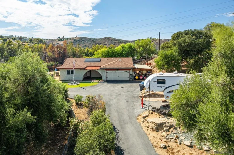 8944 Bower Ln, Lakeside, CA 92040