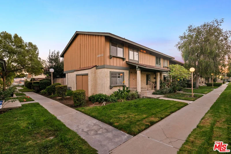 18933 Kittridge Street 63, Reseda, CA 91335
