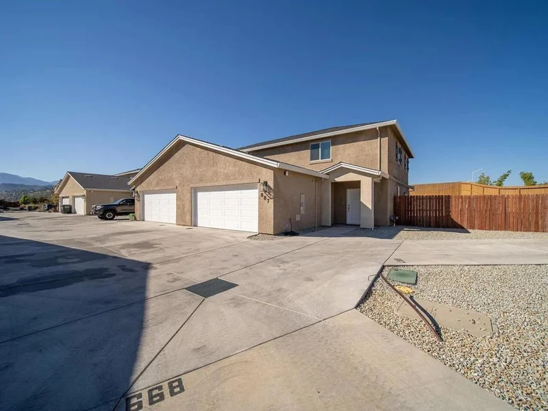 887 Congaree Lane, Redding, CA 96001