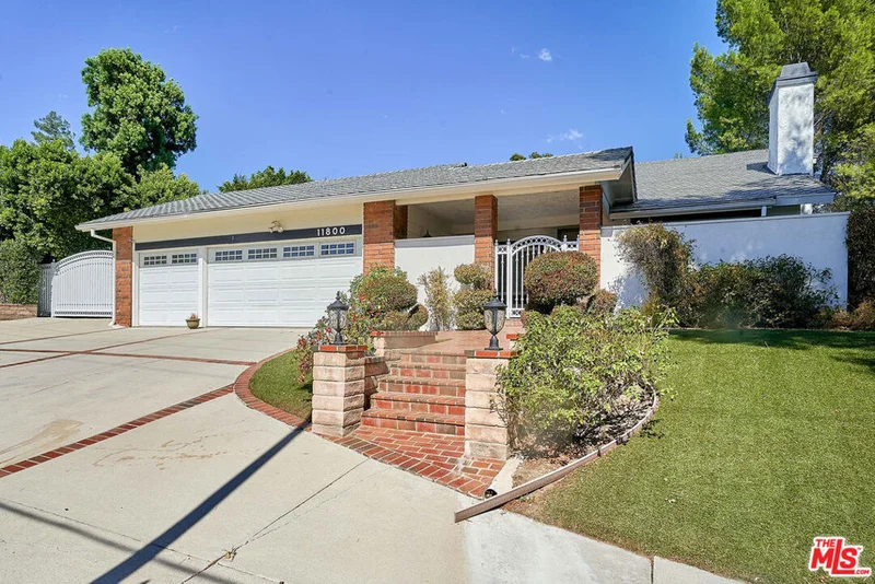 11800 Zelzah Avenue, Granada Hills, CA 91344