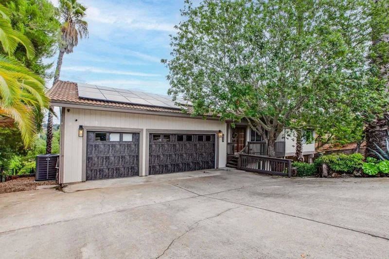 10209 Sage Hill Way, Escondido, CA 92026
