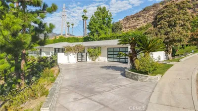 2461 Allanjay Place photo 2