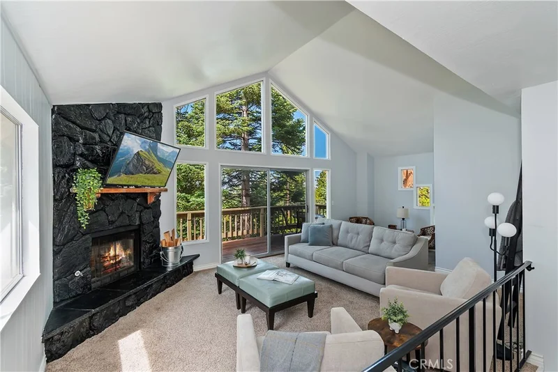 523 Pioneer, Lake Arrowhead, CA 92352