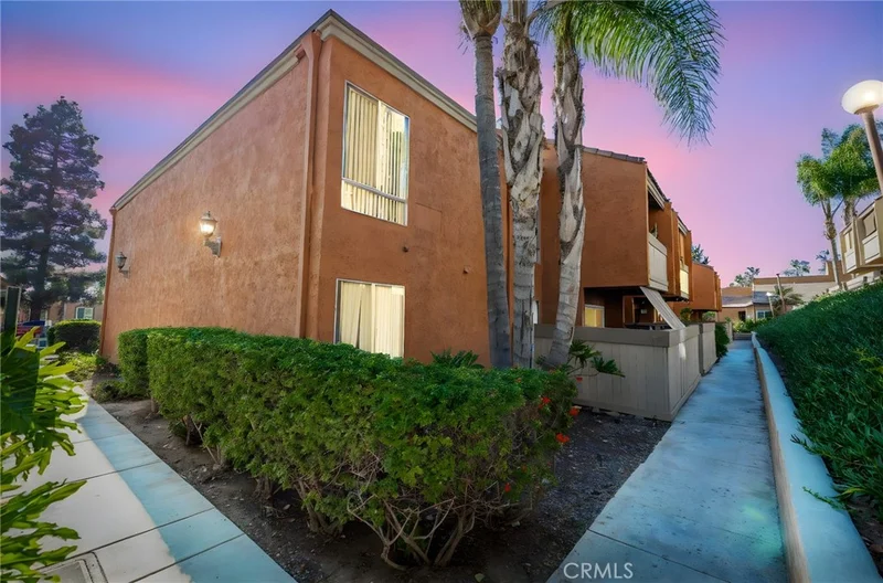 7737 Margerum 205, San Diego, CA 92120