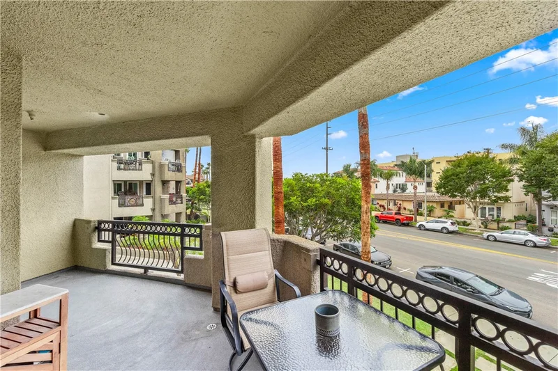 430 Lake Street 204, Huntington Beach, CA 92648