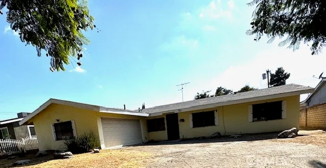 11377 Gladstone Ave, Sylmar, CA 91342