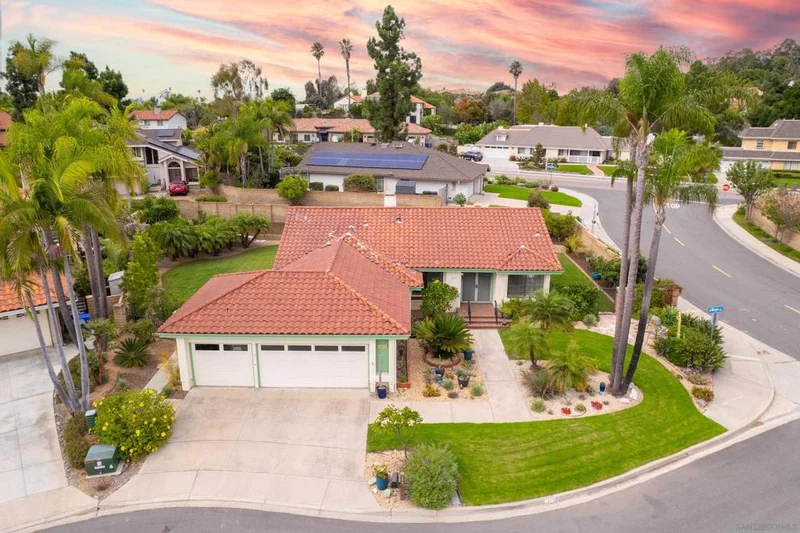 1879 Maya Ct, Vista, CA 92081