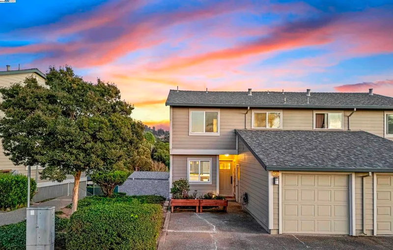 25091 Oakridge Ct