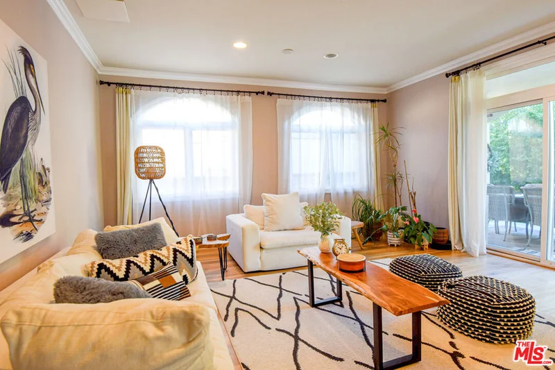 5120 Etiwanda Avenue, Tarzana, CA 91356